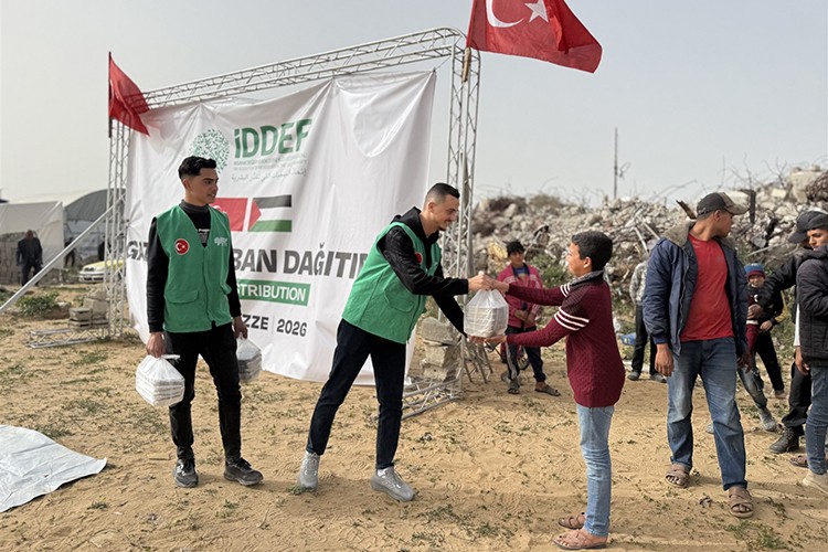 İDDEF'in Gazze'de sıcak yemek dağıtımları aralıksız sürüyor