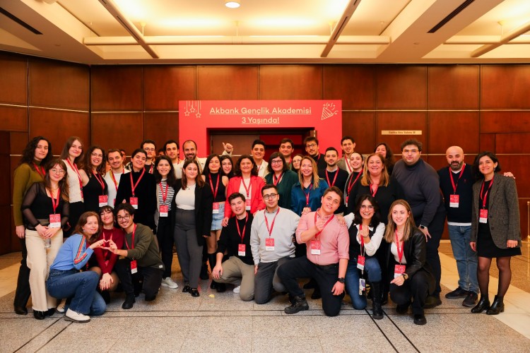 Akbank Gençlik Akademisi Gençlerin Enerjisiyle Büyüyor
