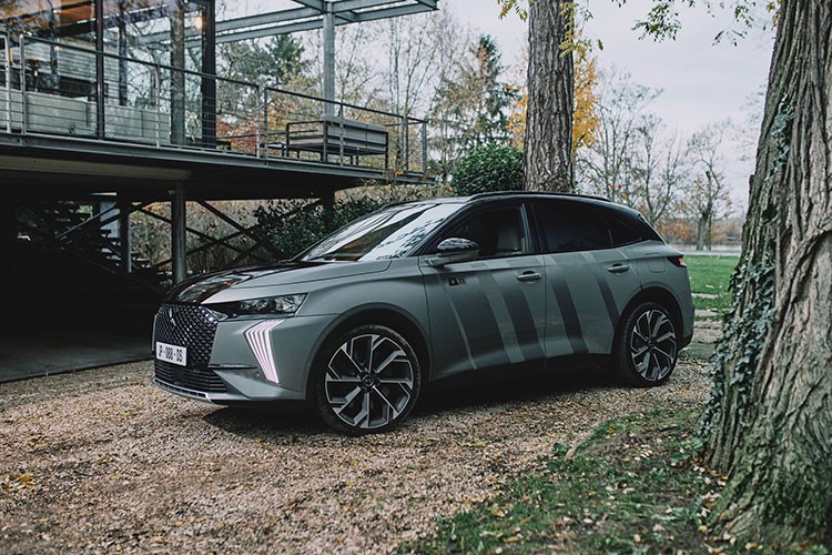 DS 7 Tense 4X4 360'ın direksiyonuna geçti