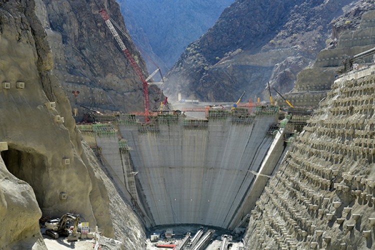 Eyfel'e yaklaştı!..