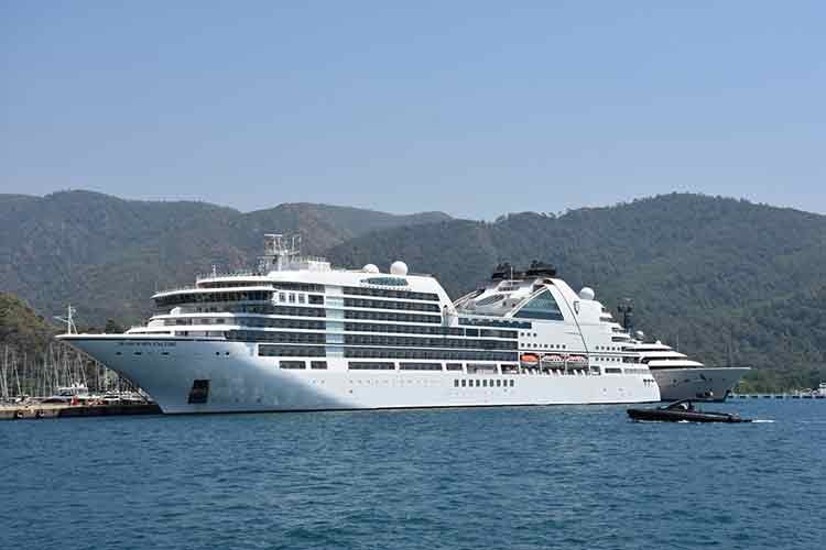 Marmaris'e "Seabourn Encore" 586 yolcusuyla geldi