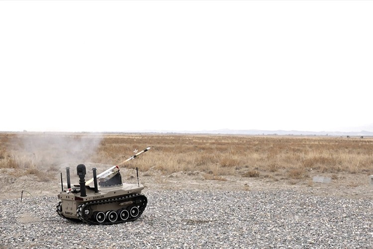 Türkiye'nin robot askeri füze attı
