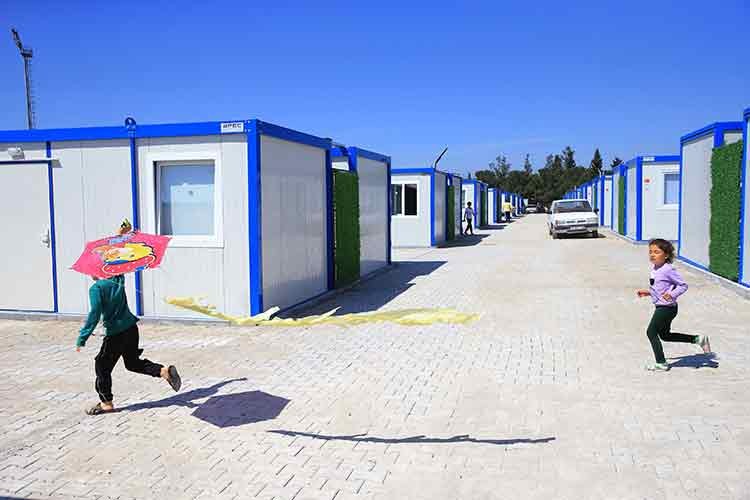 Baykar'ın konteynerler depremzedelere teslim edildi