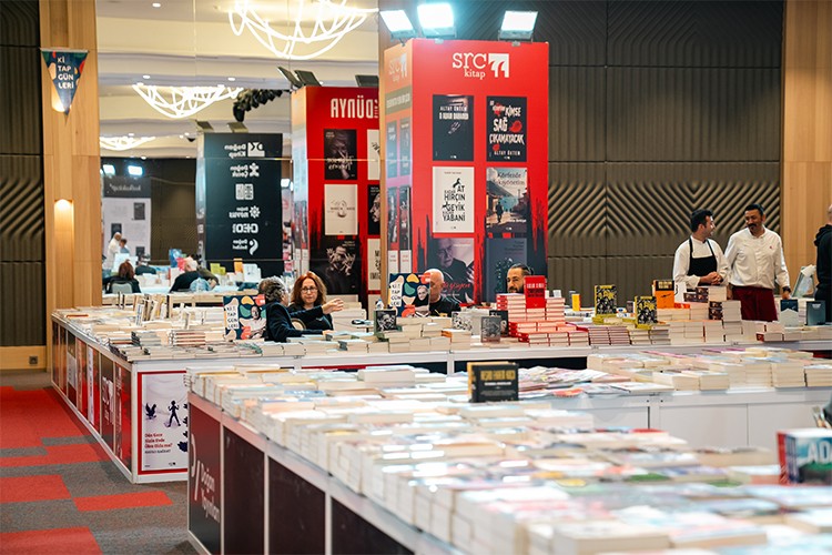 Kitapseverler Akra Kemer'de bir araya geliyor