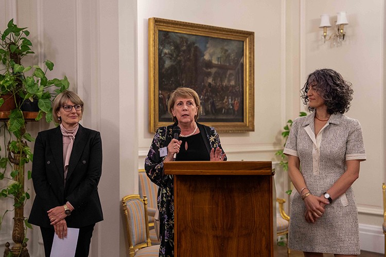 Burçak Bingöl'den Birleşik Krallık Büyükelçiliği'ne özel sergi