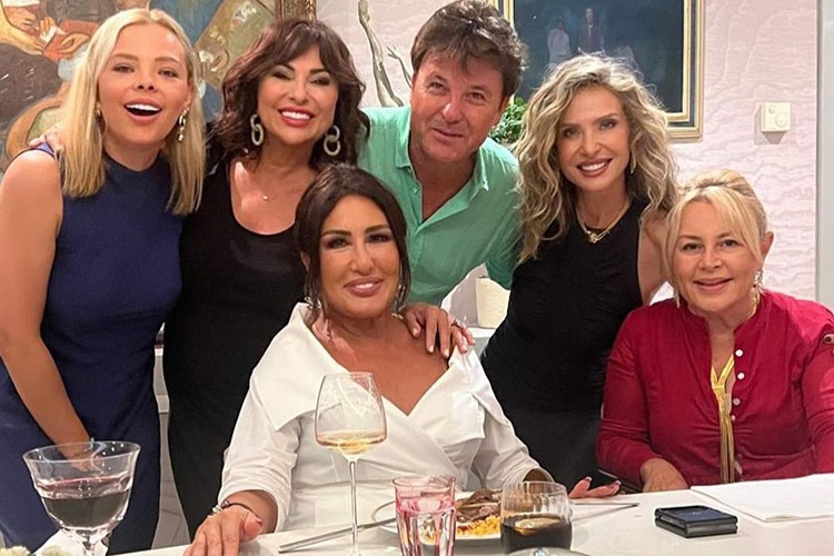 Dostlar gecesinde eğlenceli anlar