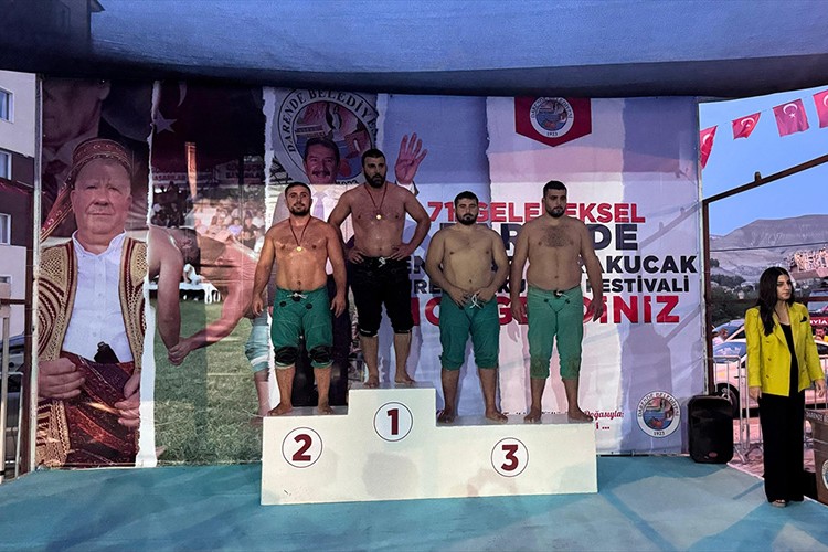 Zengibar Karakucak Güreşleri'nde başpehlivanlığı Rıza Yıldırım kazandı