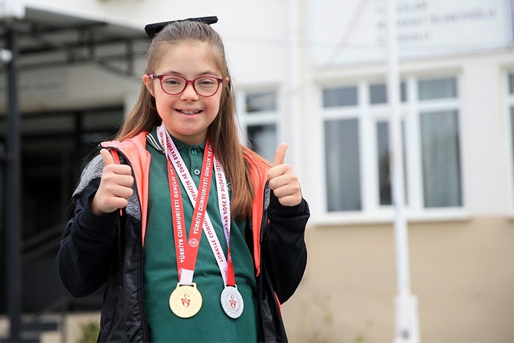 Down sendromlu yüzücü Büşra'nın hedefi Avrupa'da madalya