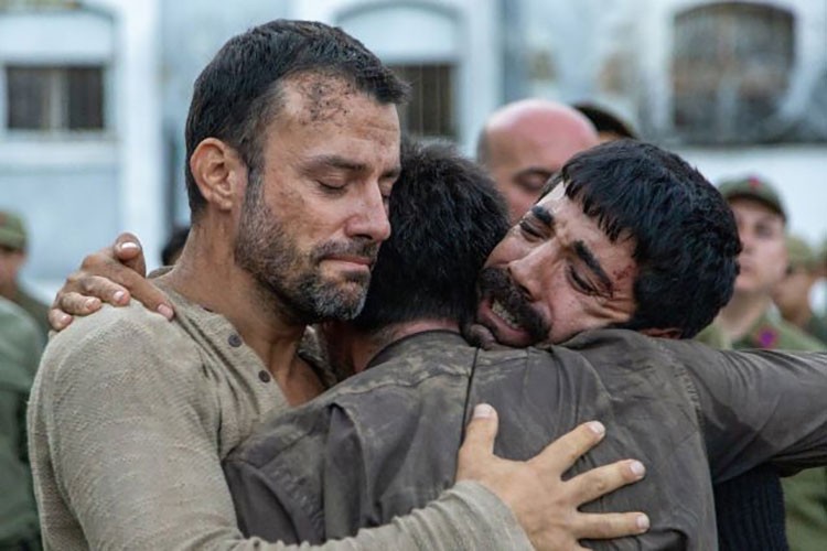 Dilek taşı dizisiyle dikkatleri üstüne çekti