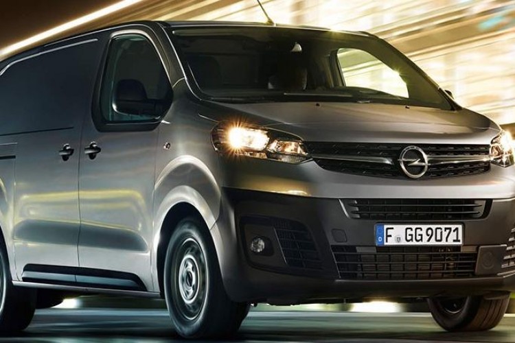 Opel, hafif ticari aracı Vivaro'yu yeniledi
