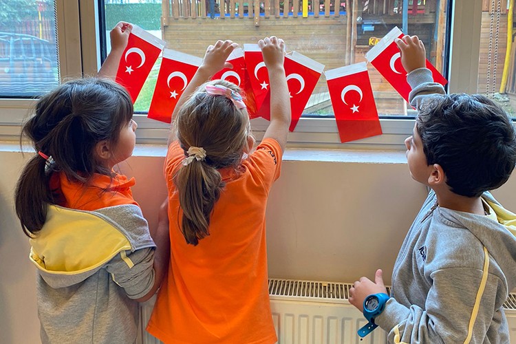 İELEV Okullarından 100. yıla yaraşır kutlama