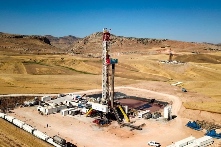 Hidrokarbon arama kapsamında 300 kuyuda sondaj yapacak