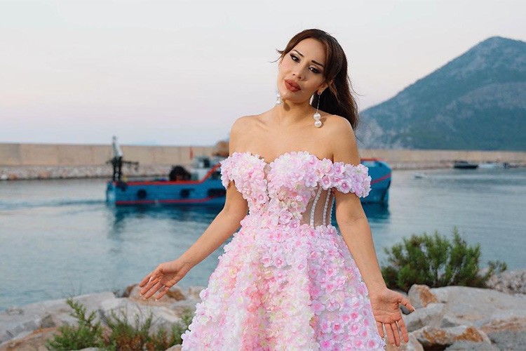 Yeni klibinde prenses edasında