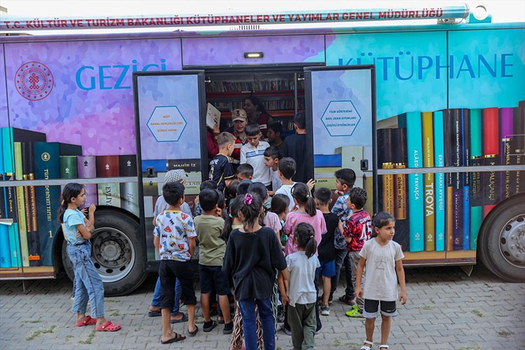 Gezici kütüphane ile kitap ve etkinliklerle buluşuyor