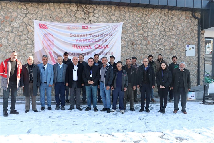 Mahalle mahalle gezerek çiftçilere gönüllü eğitim veriyor