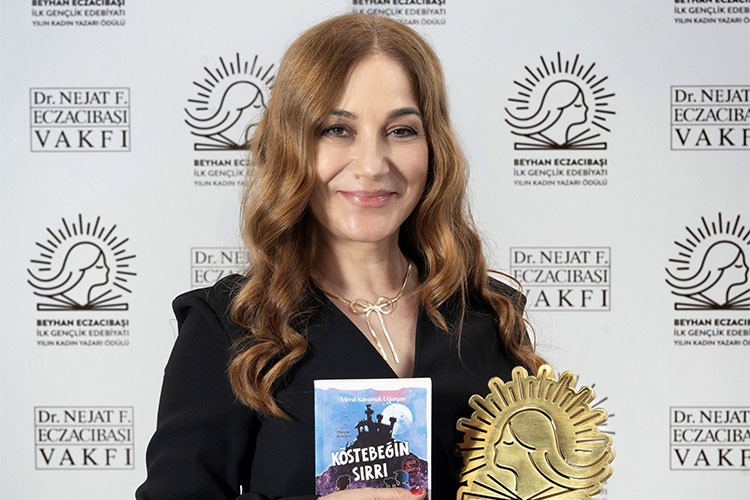 Meral Karamuk Uğurşan yılın kadın yazarı seçildi