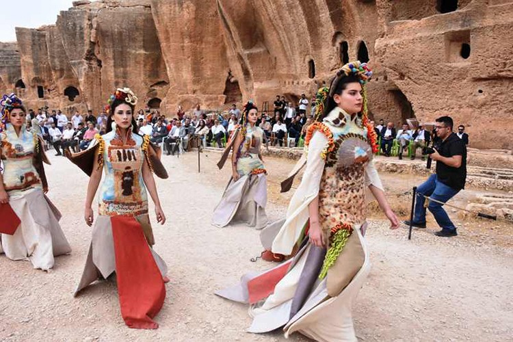 Dara Antik Kentte Defile...