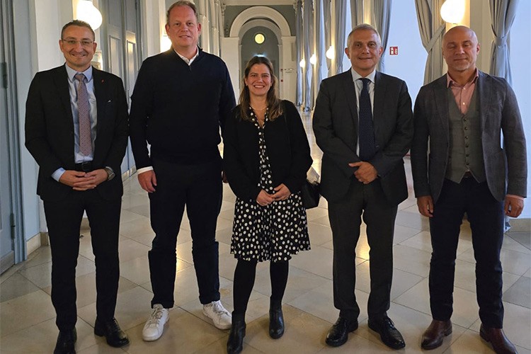 Dünyanın 4 büyük kentinde yatırımcılarla görüştü