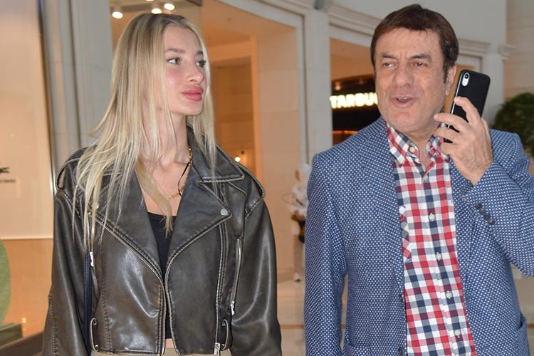 Coşkun Sabah kızıyla alışverişte