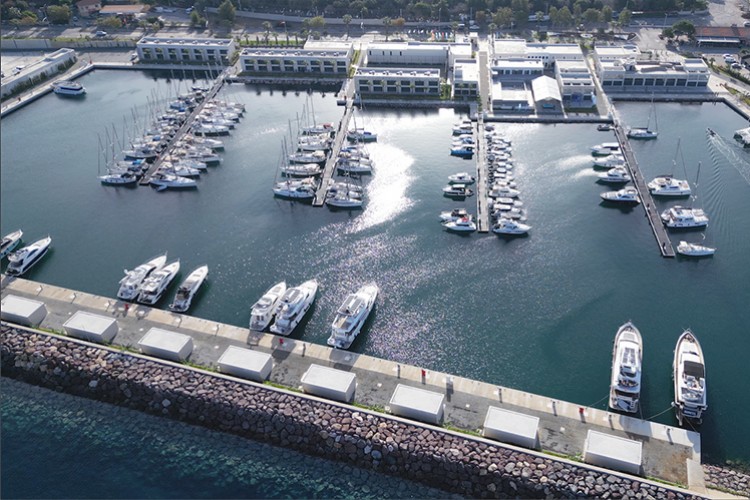 Oasis Marina Yeni Foça açıldı