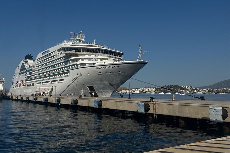 Bodrum'a "Seabourn Encore" kruvaziyeri 571 yolcu getirdi