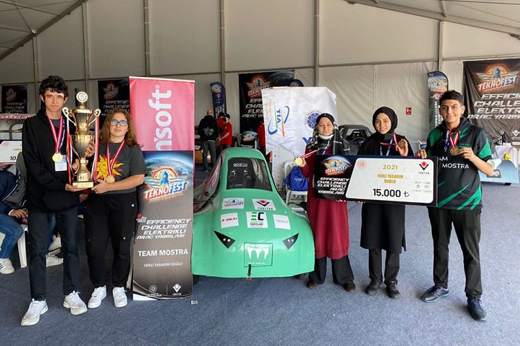 Mucit gençlerden elektrikli araç