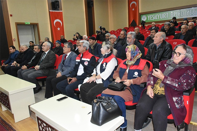 Malatya'da "iyi tarım" yapan çiftçilere zirai ilaç dağıtıldı