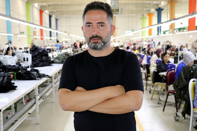 İşçi olarak girdiği tekstil sektöründe fabrika sahibi oldu