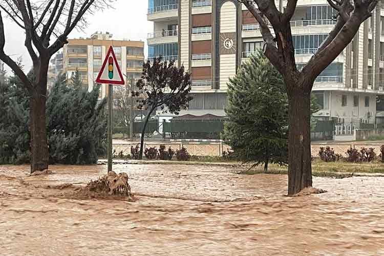 Deprem faturasının üstüne sel yükü geldi
