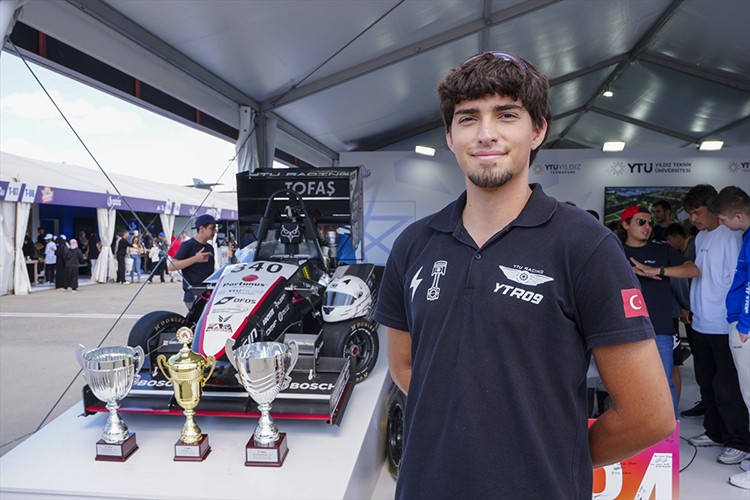 "Formula Student" şampiyonu YTU Racing takımı TEKNOFEST'e katıldı