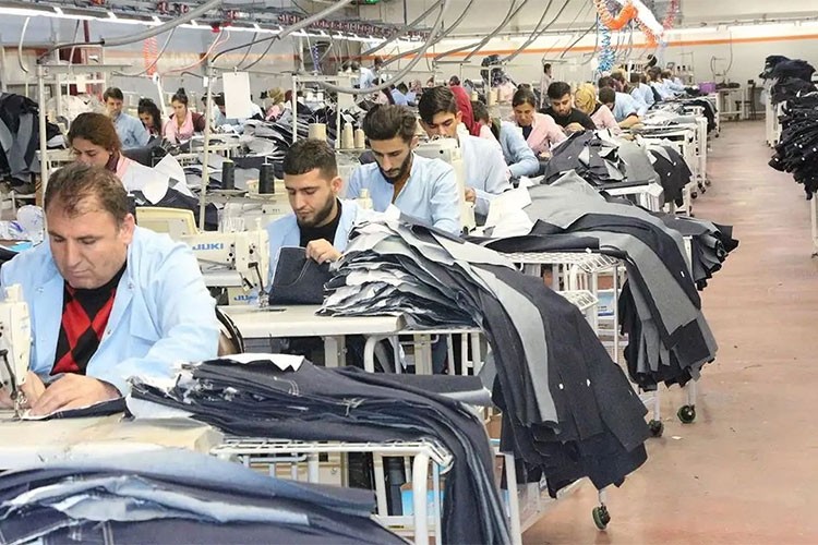 Ücretli çalışan sayısı yıllık yüzde 2,2 arttı