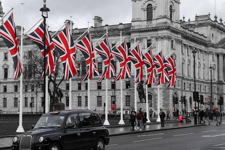 İngiltere'nin kamu borcu GSYH'nin yüzde 300'üne ulaşabilir