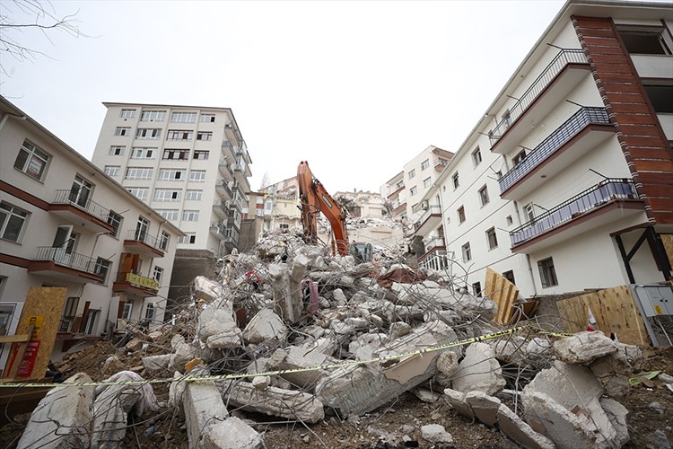 900 vatandaş bir haftadır dışarıda