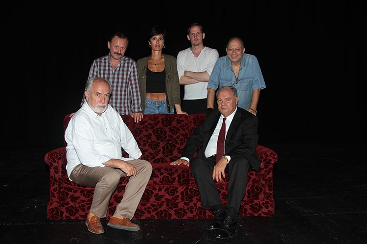 42 yıl sonra tekrar tiyatro sahnesinde