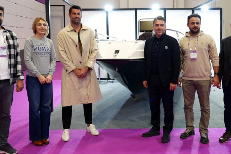 Hataylı öğrencilerin yaptığı tekneyi Volkan Demirel ziyaret etti