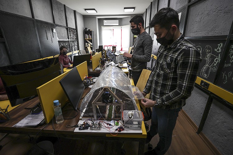 Teknoloji yamakları "Bilişim Garajı"nda ustaya dönüşüyor