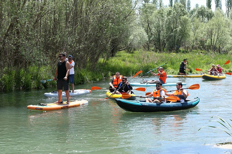 "19 Mayıs" Kayseri'de Zamantı Irmağı'nda kürek çekerek kutlandı