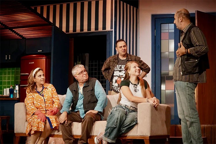 Hem güldürdü hemdüşünderde