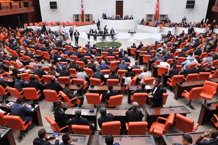 Maaşlara 941 TL zam