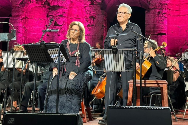 Livaneli ile Faranduri Atina'da konser verdi