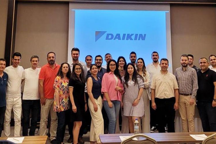 Çalışanlarına verdiği eğitimlerle sektöre katkı sağlıyor