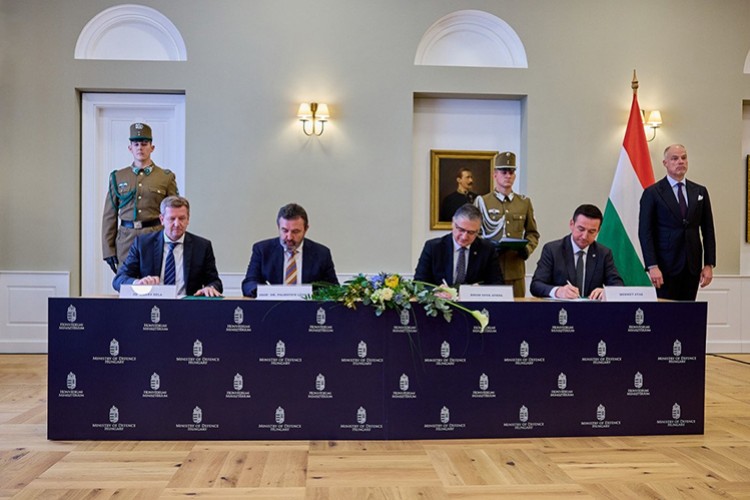 Türk zırhlı aracın üretimi için imzalar atıldı