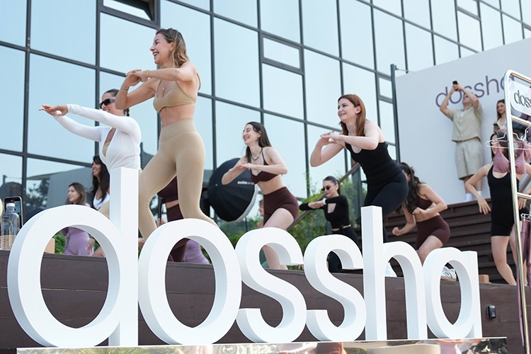 Dossha, yeni koleksiyonunu göz alıcı bir etkinlikle tanıttı