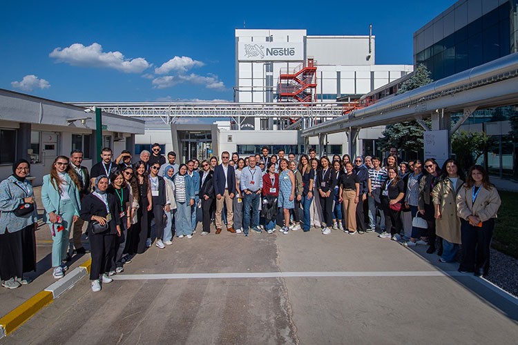 Karacabey Fabrikası'nda geleceğin liderleriyle buluştu