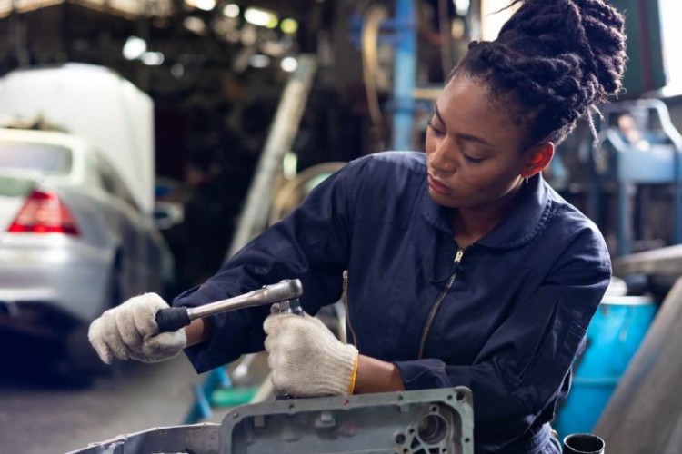 Almanya'da saat ücretinin 2024'te 12,41 avroya çıkarılması istendi