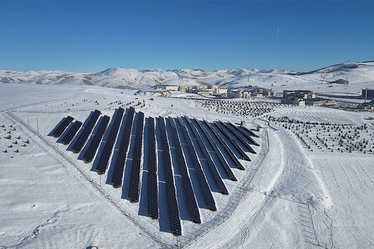 Bayburt Üniversitesi 8 yıldır güneş enerjisiyle aydınlanıyor