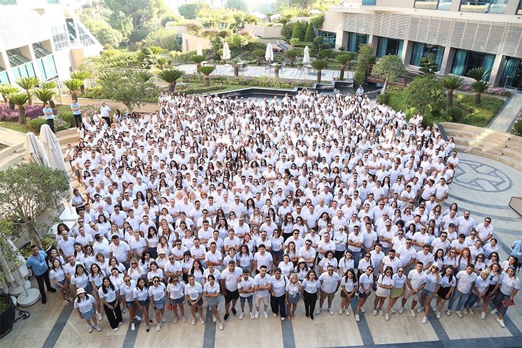 Türkiye'deki çeyrek asırlık başarısını satış toplantısında kutladı