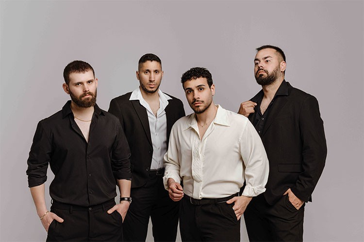 REVA, elektronik tınılarla müzikseverlerle buluştu