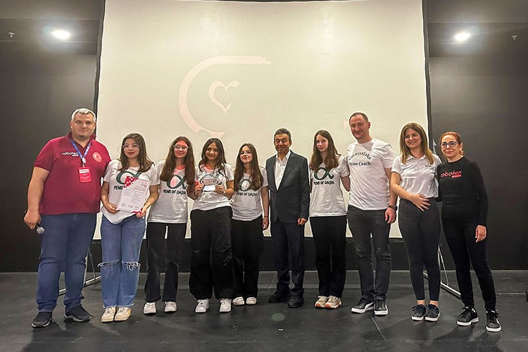 Darüşşafaka Robot Takımları başarıya doymuyor