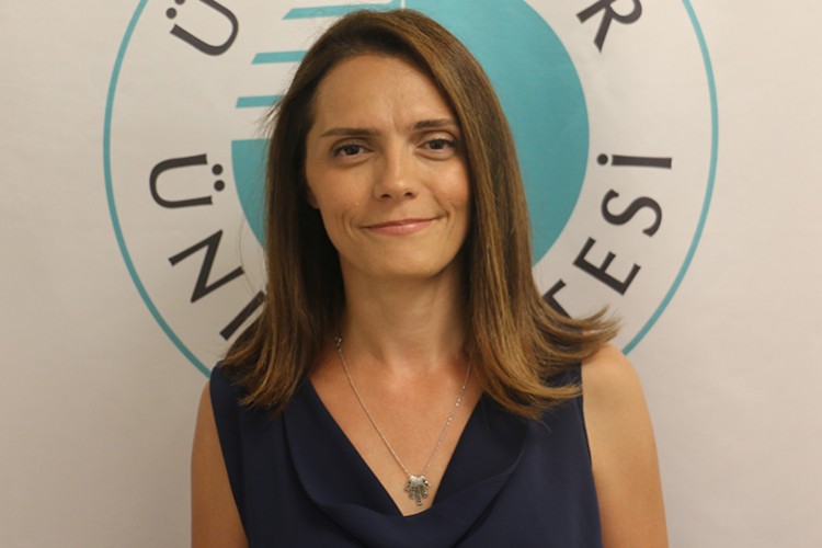 Alzheimer hastasına bakım veren de depresyona giriyor